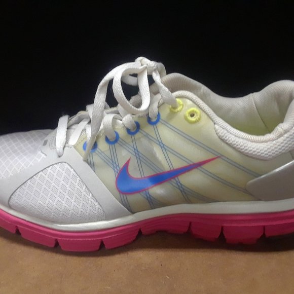Nike Running Shoes - Picture 1 of 9